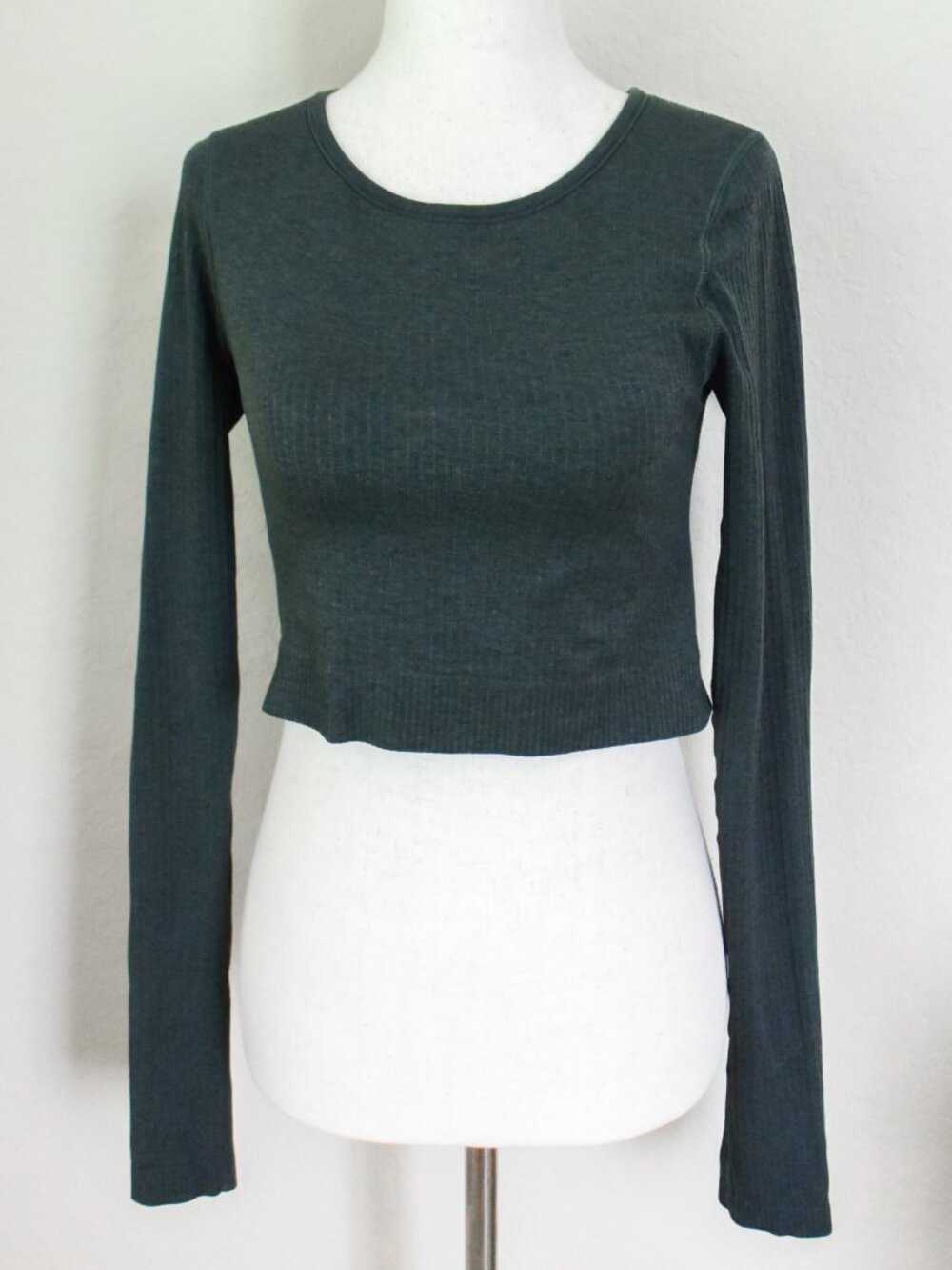 *Lululemon* Ebb to Street Cropped Long Sleeve in "Rainforest Green", size 6